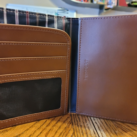 Cutter & Buck passport wallet - Picture 3 of 9